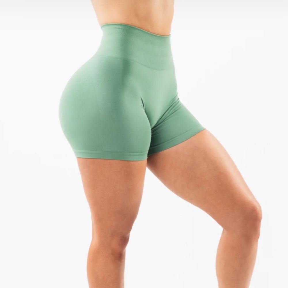 Alphalete amplify short 4.5”